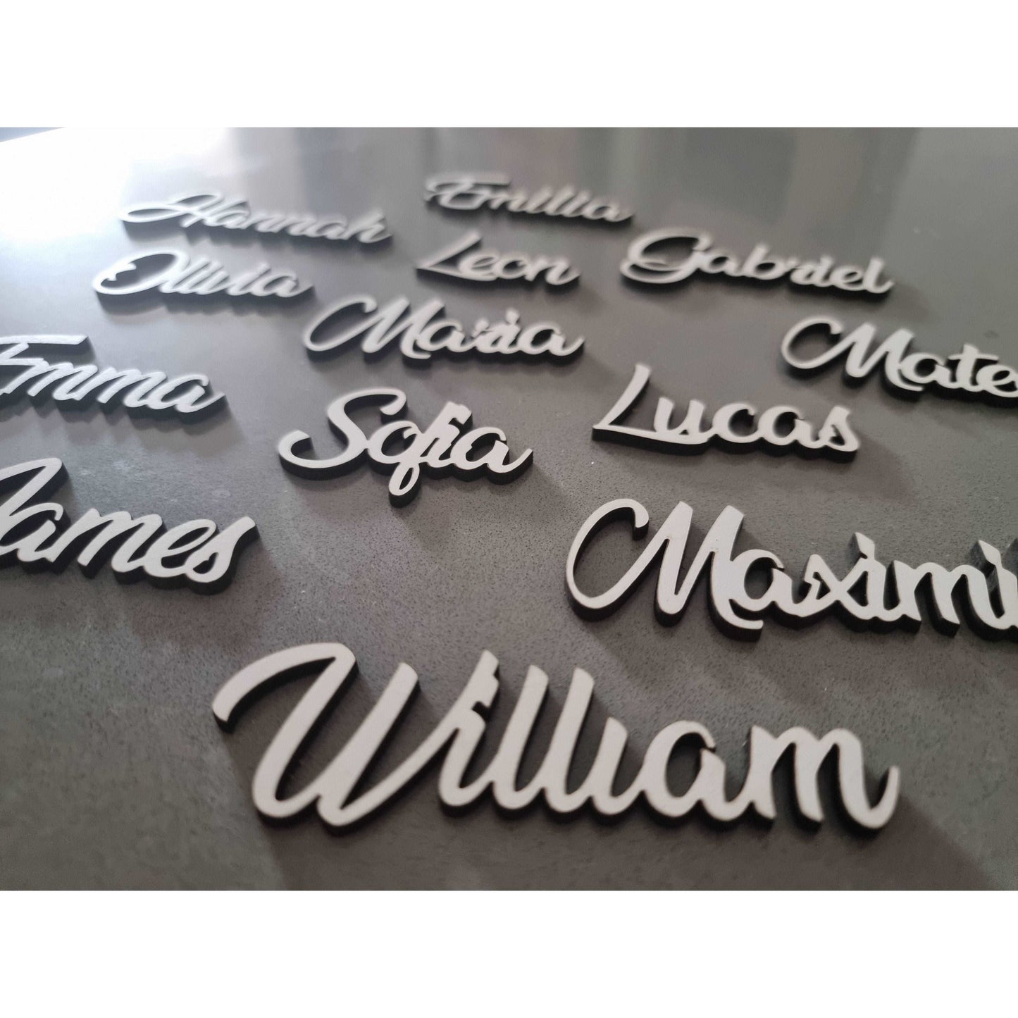 Marcasitios con nombre de madera personalizados: El Regalo Perfecto para Tus Eventos Especiales