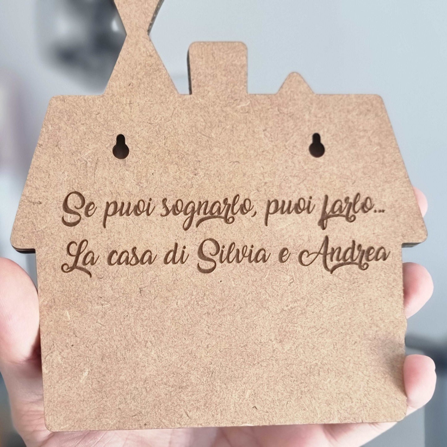 Cuelga llaves UP. Llaveros Carl y Ellie. Hecho en madera, versión blanca.