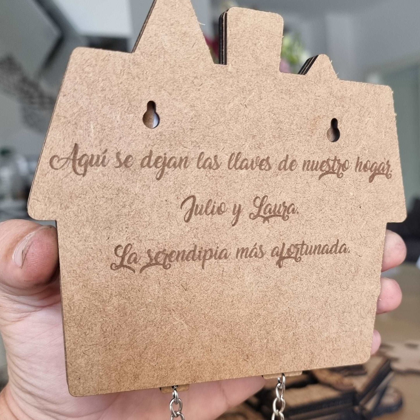 Portallaves Kame House Dragon Ball. Versión blanca. Llaveros Goku y Chi Chi