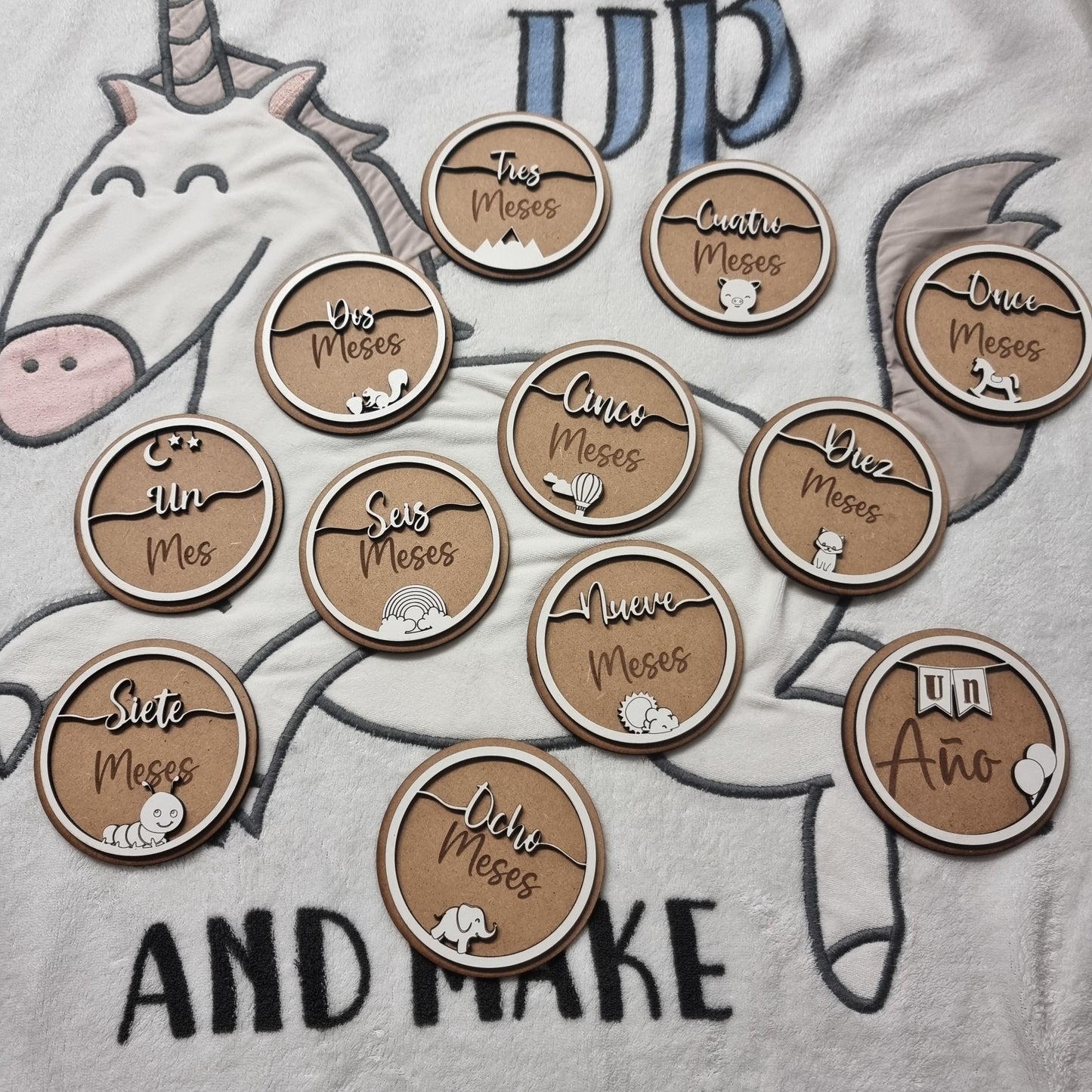 Cumplemeses de Bebé Personalizados - Hechos a Mano con Encantadores Animales