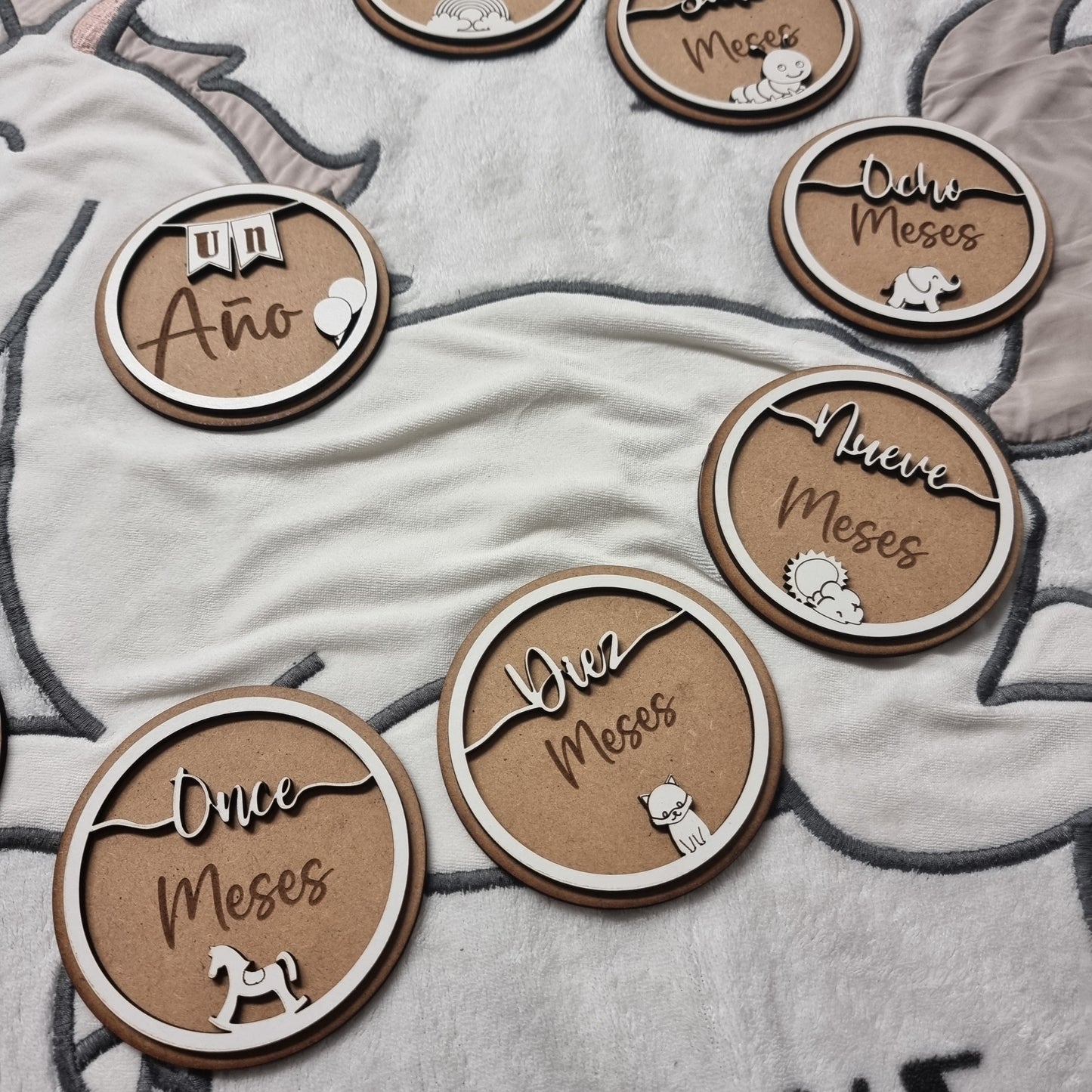 Cumplemeses de Bebé Personalizados - Hechos a Mano con Encantadores Animales