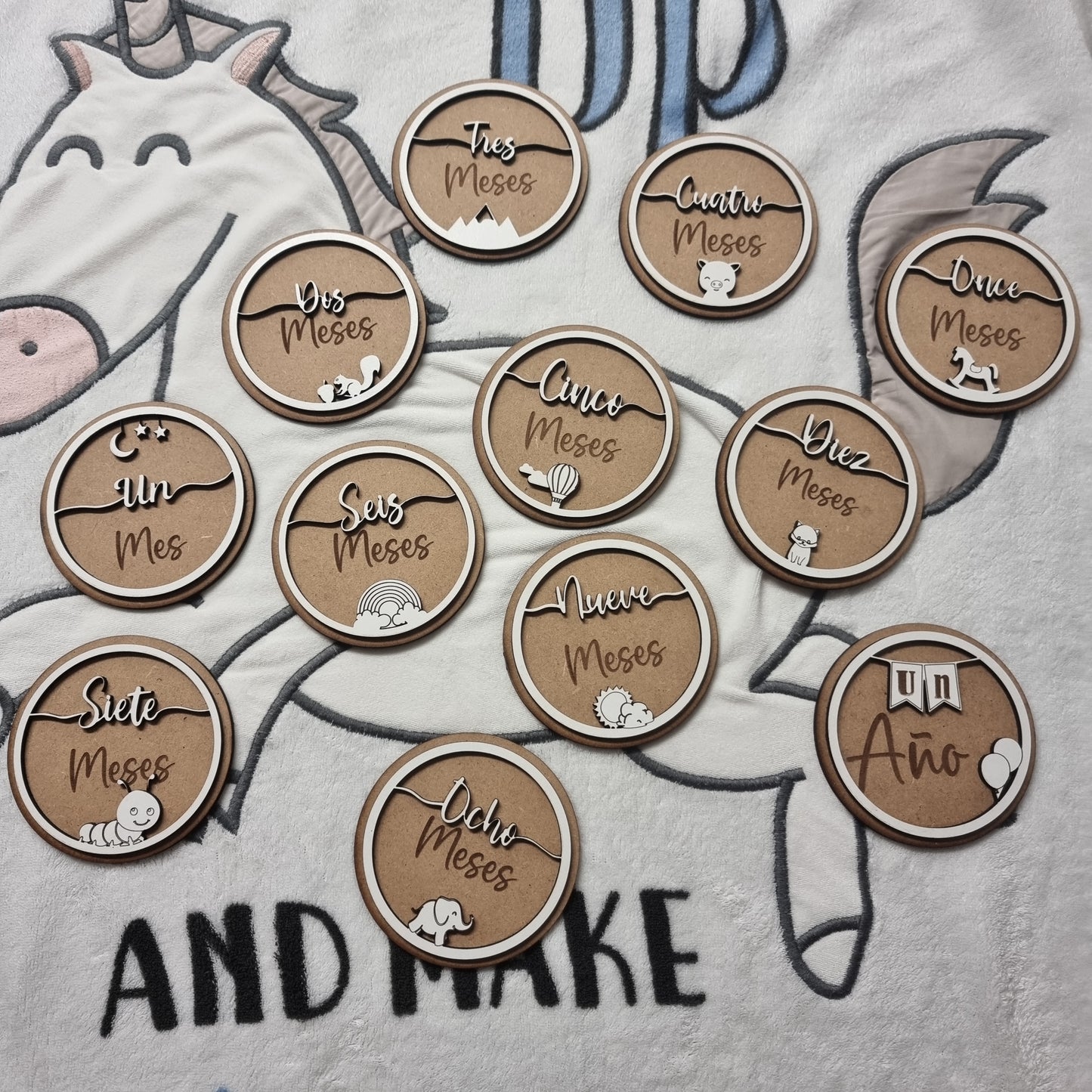 Cumplemeses de Bebé Personalizados - Hechos a Mano con Encantadores Animales