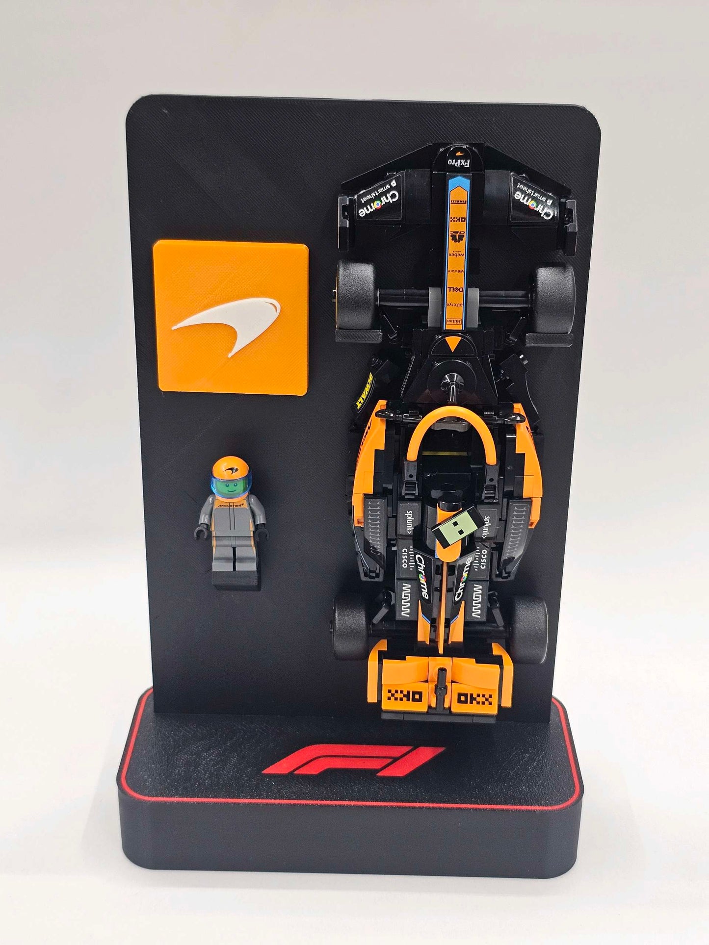 Soporte 3D para coches de LEGO con logo personalizable