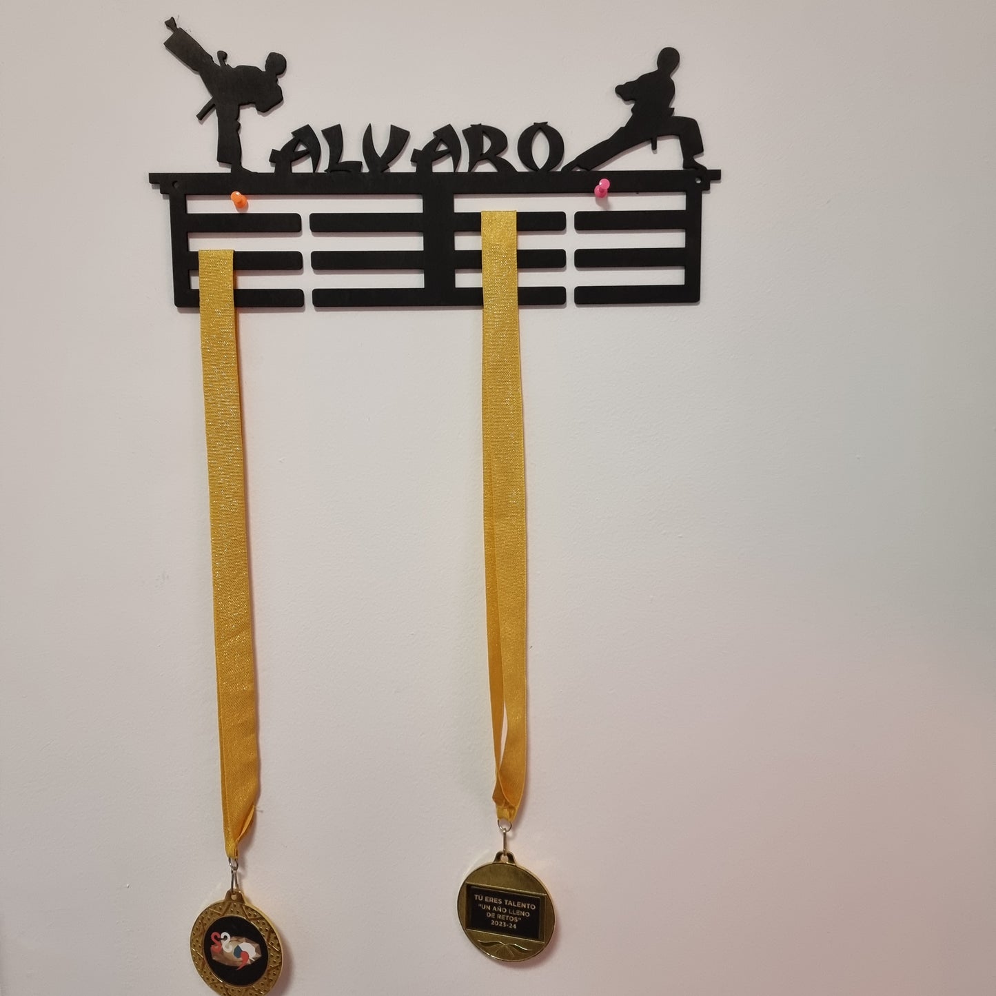 Medallero Personalizado de Karate - Hecho a Mano en Madera