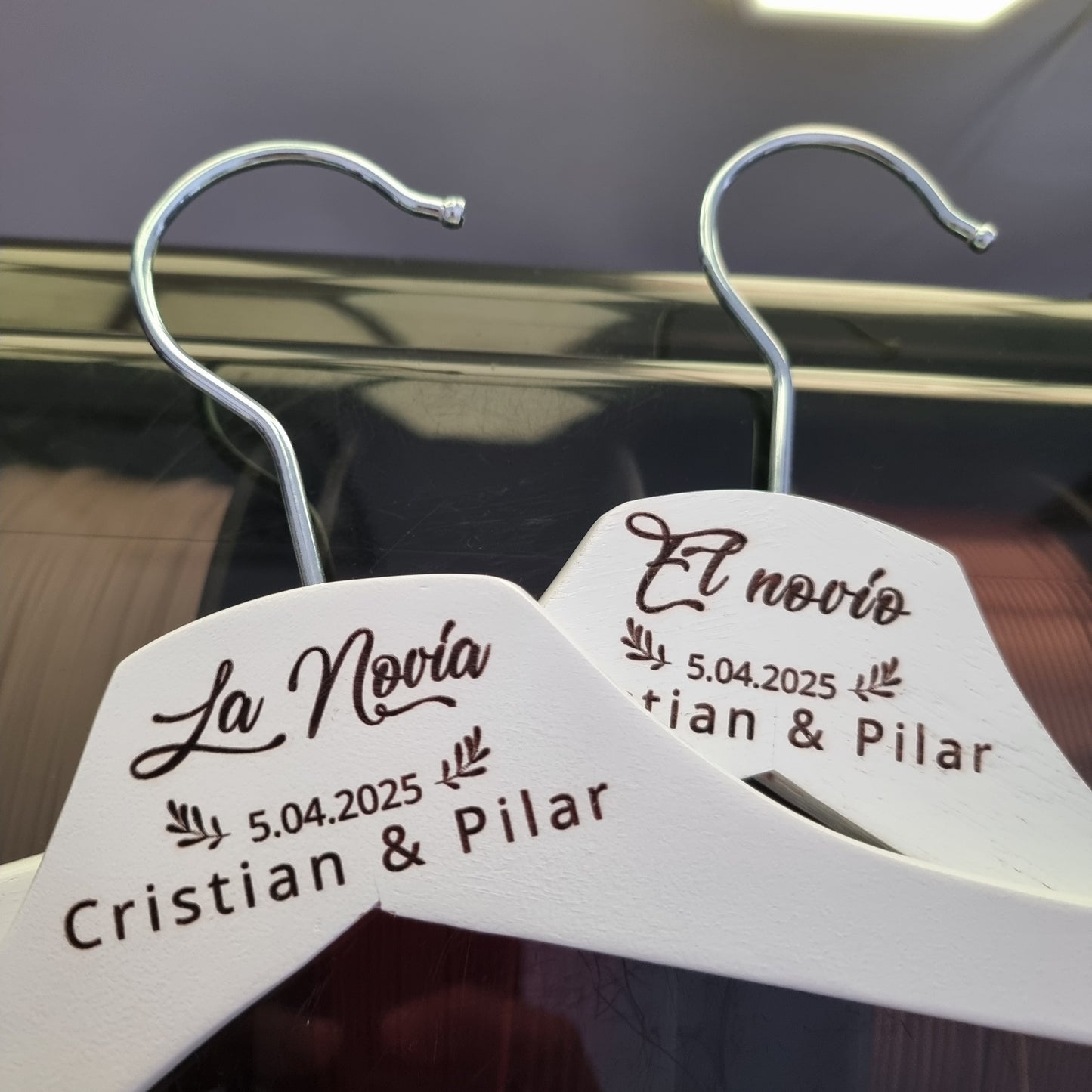 Percha de Boda Personalizada – Con nombres y fecha – Edición Especial Novios