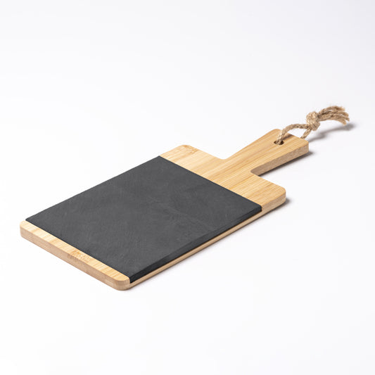 Tabla de bambú y pizarra con cuerda