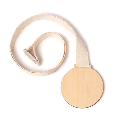 Medalla de bambú con cordón · Crudo
