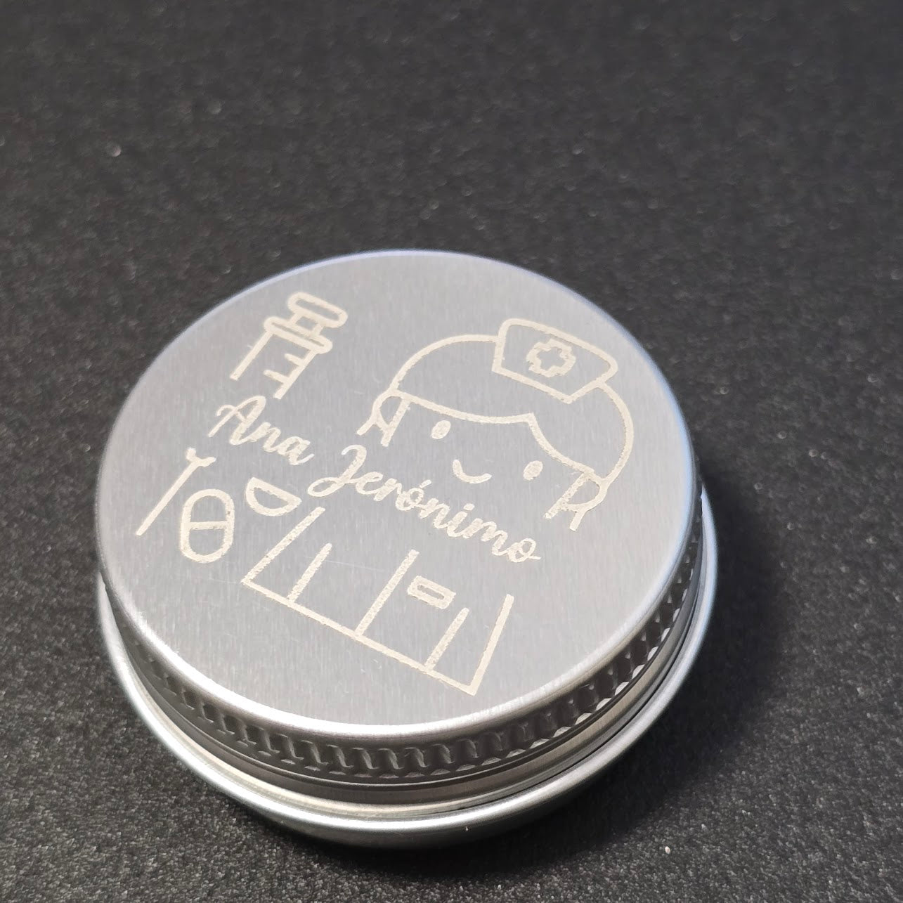 Bálsamo Labial Personalizado – Vainilla & SPF15 – Tarrito de Aluminio Grabado