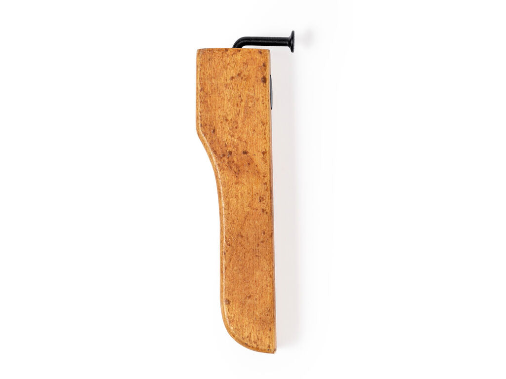 Abridor de madera con clavo e imanes