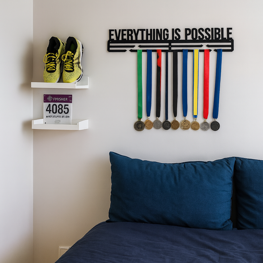 Medallero de madera negro "Everything is possible" – Soporte para medallas de running