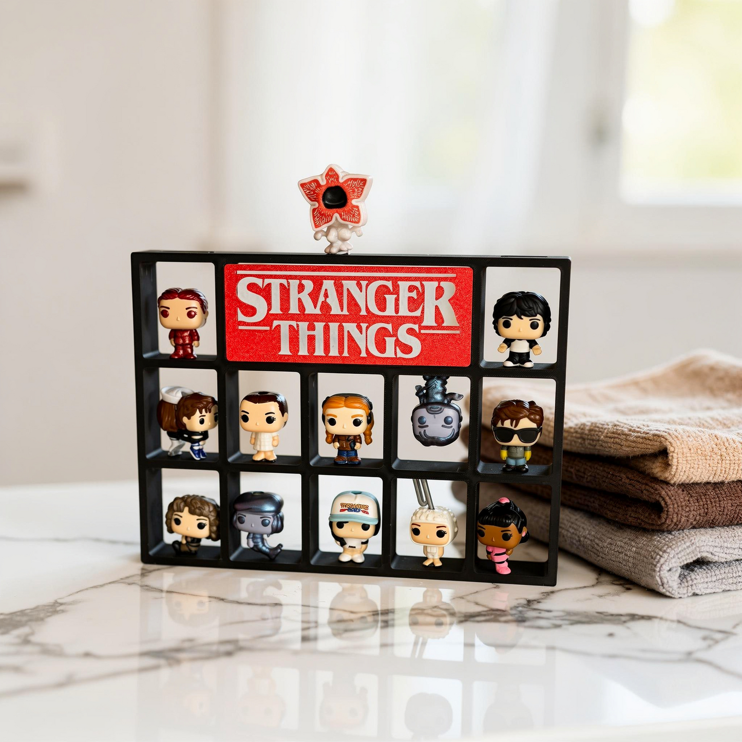 Expositor Stranger Things para Kinder Joy – Módulo Central con Logo
